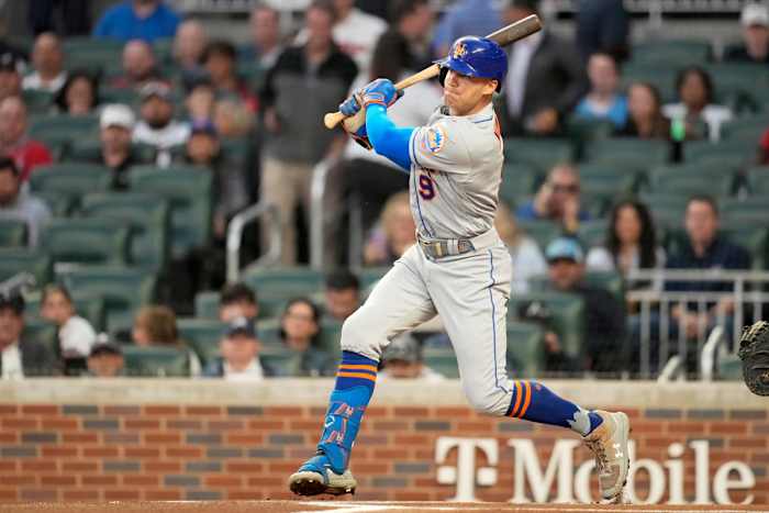Mets center fielder Brandon Nimmo singles